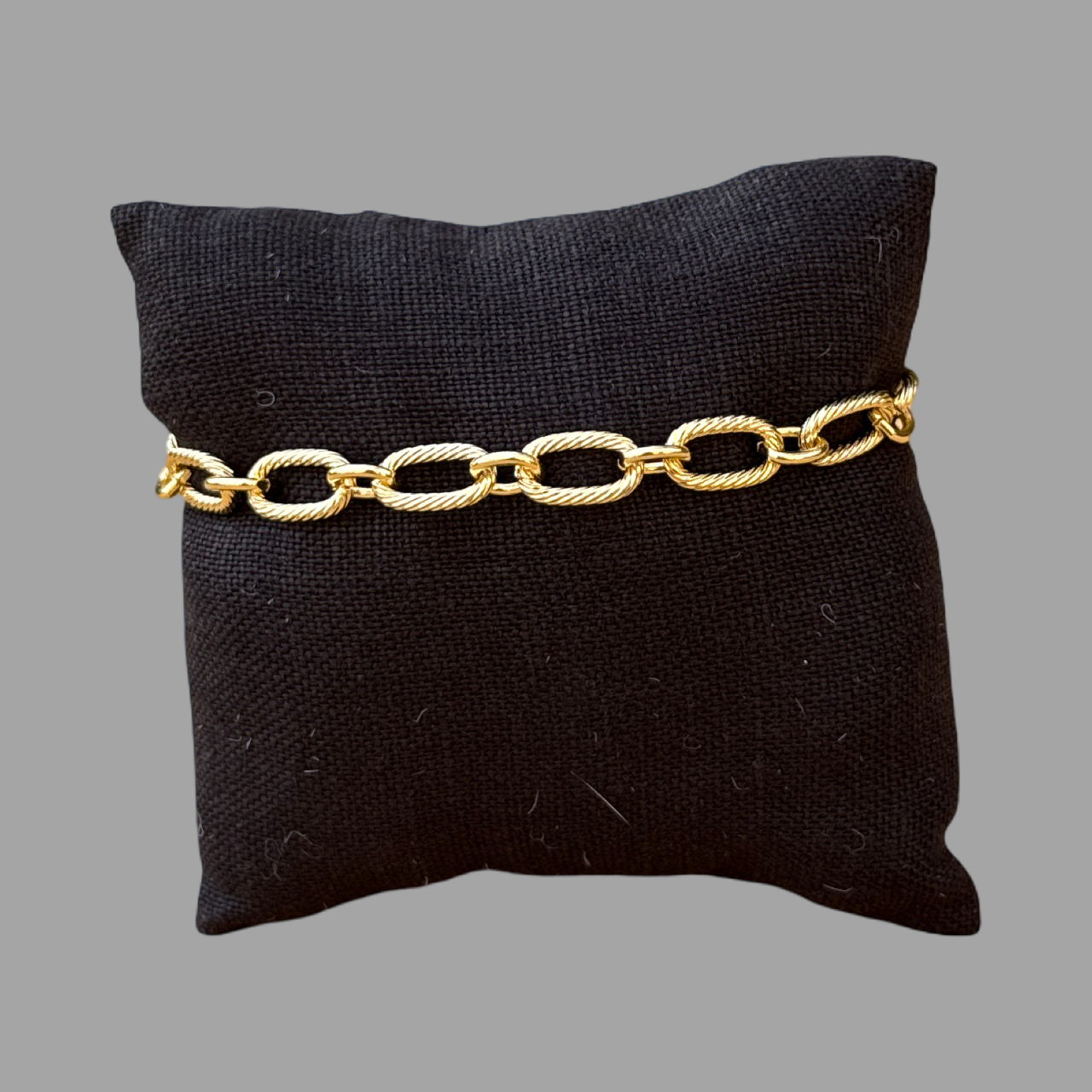 Bracelet - Textured oval chain: Gold filled with lobster claw clasp