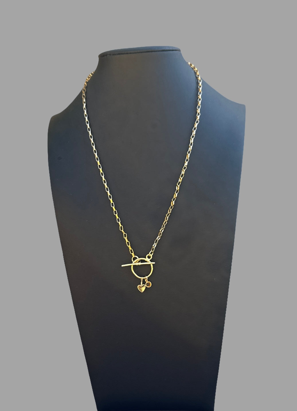 Necklace - Gold flat paperclip necklace with large round toggle