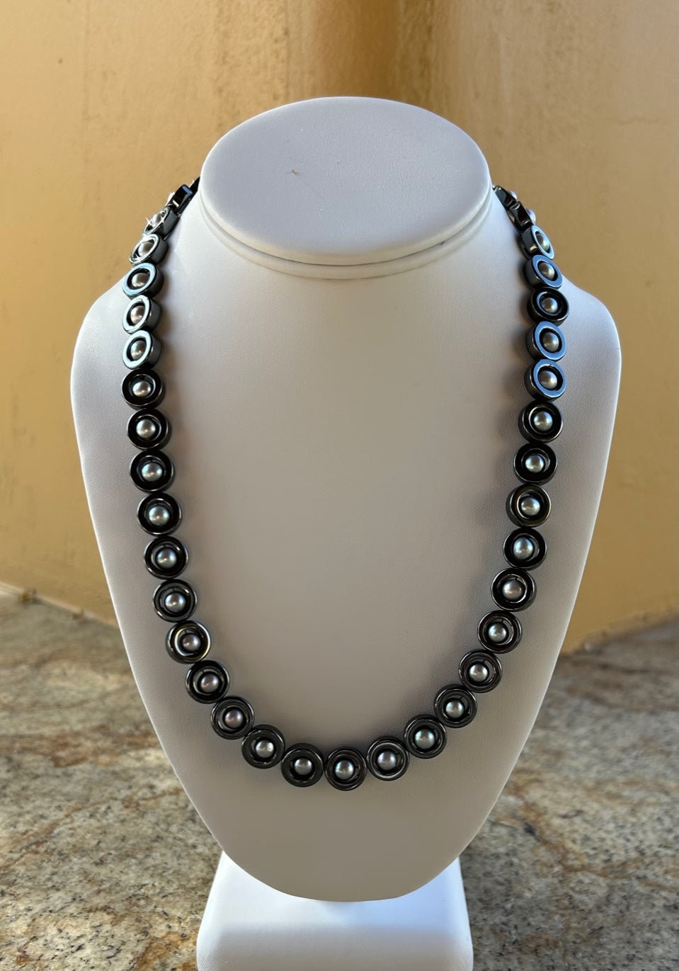 Necklace - Grey fresh water pearls surrounded by hematite