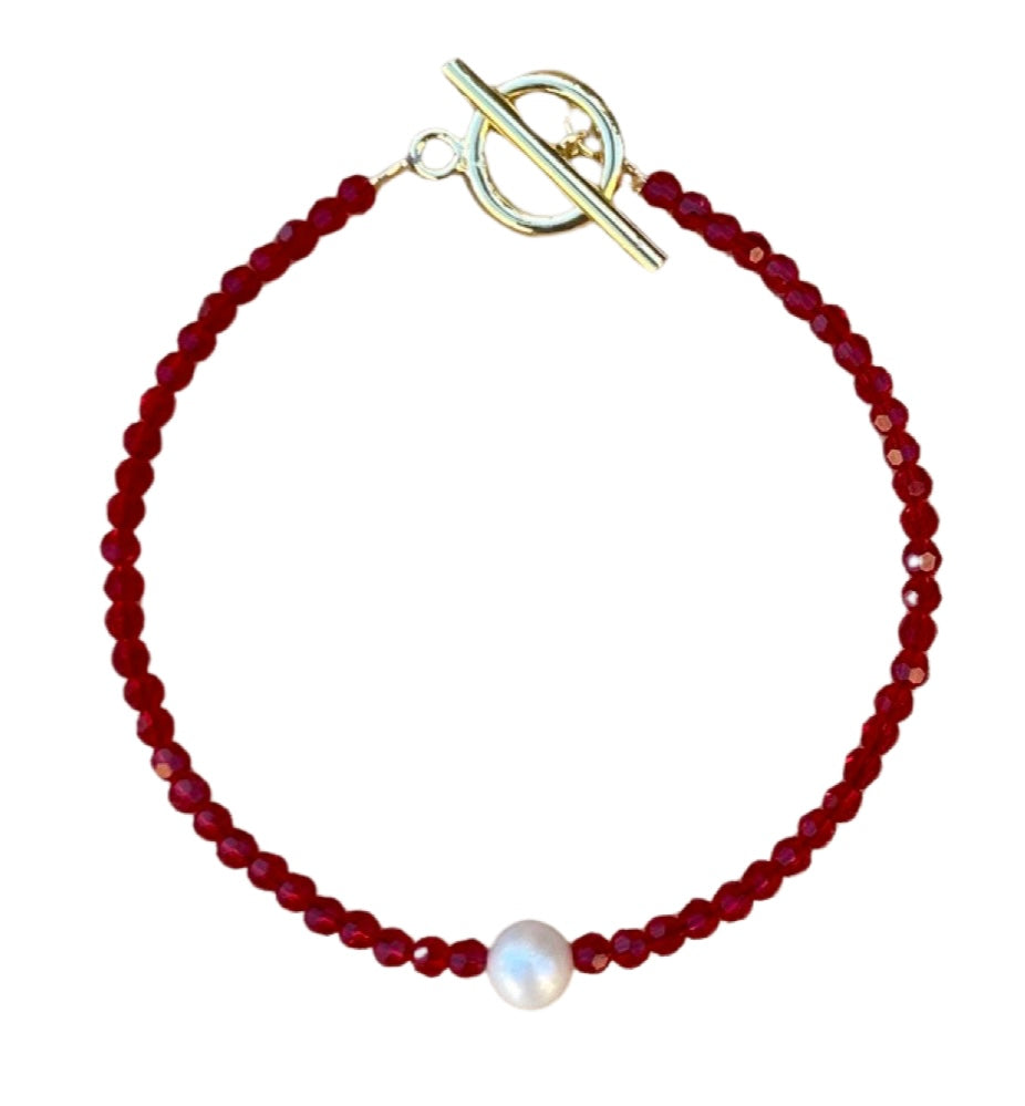 Bracelet - 3mm red swarovski crystals with a white round pearl and gold toggle