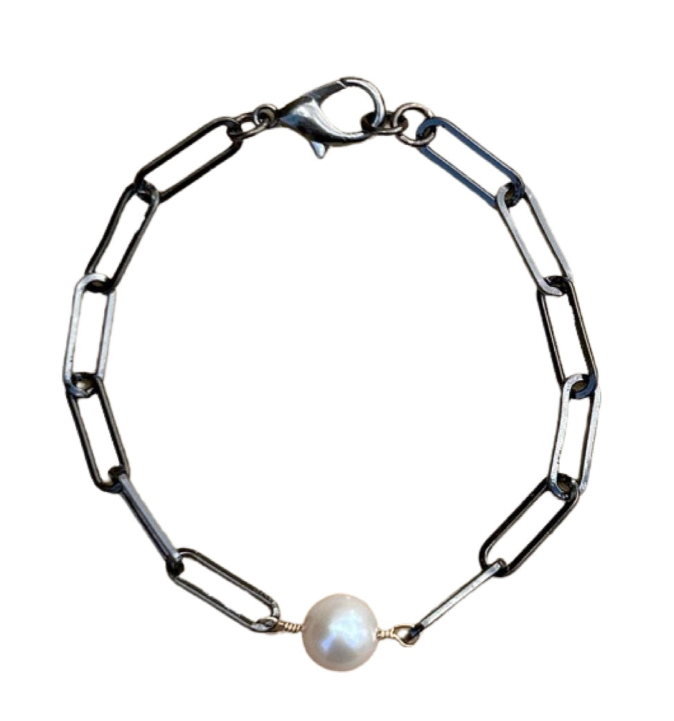 Bracelet - Black paperclip with a large white round fresh water pearl