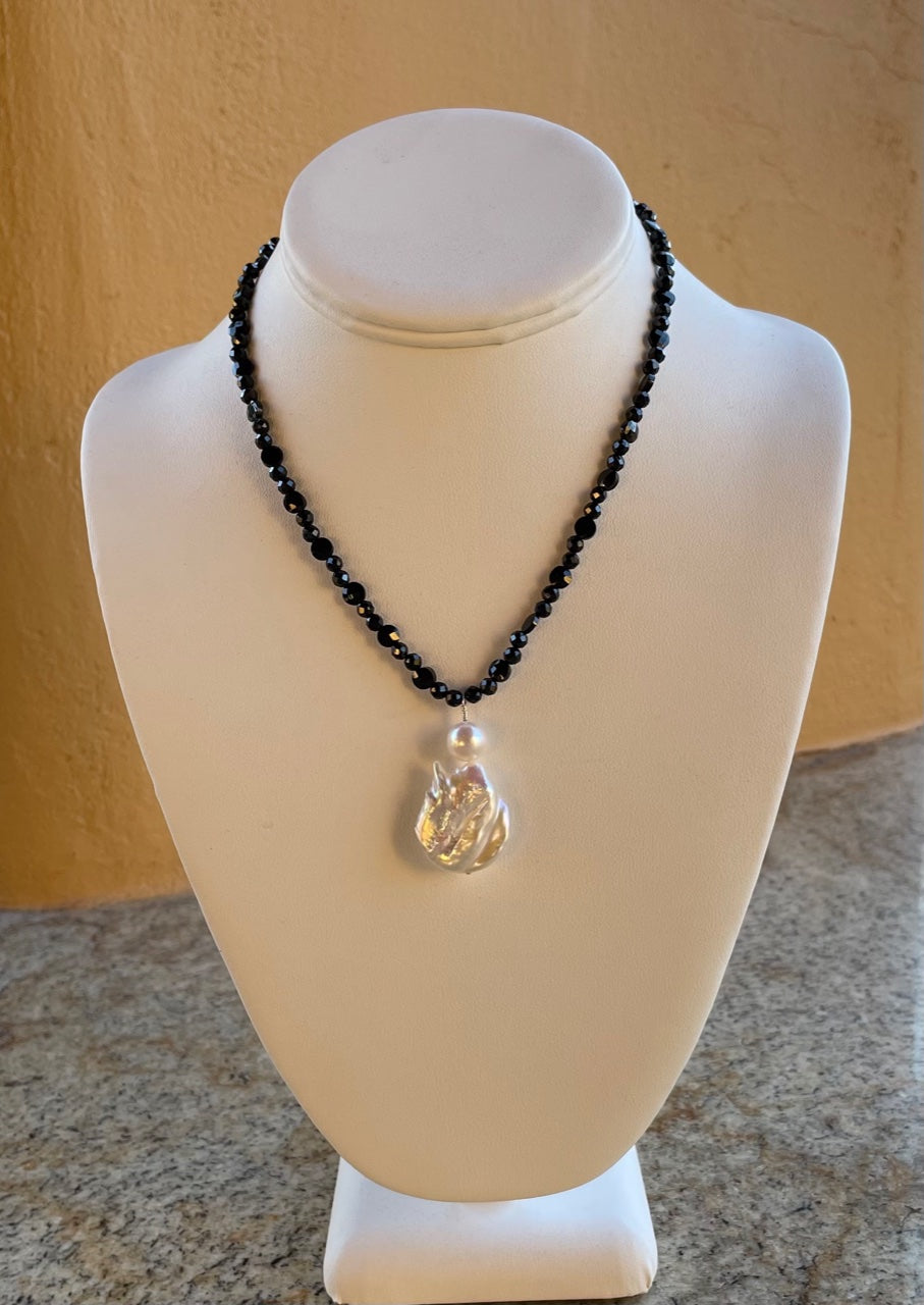 Necklace - Black spinel with a 2 pearl white pendant