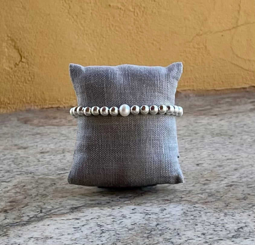 Bracelet - Stretch sterling silver round beads with a gorgeous white fresh water pearl